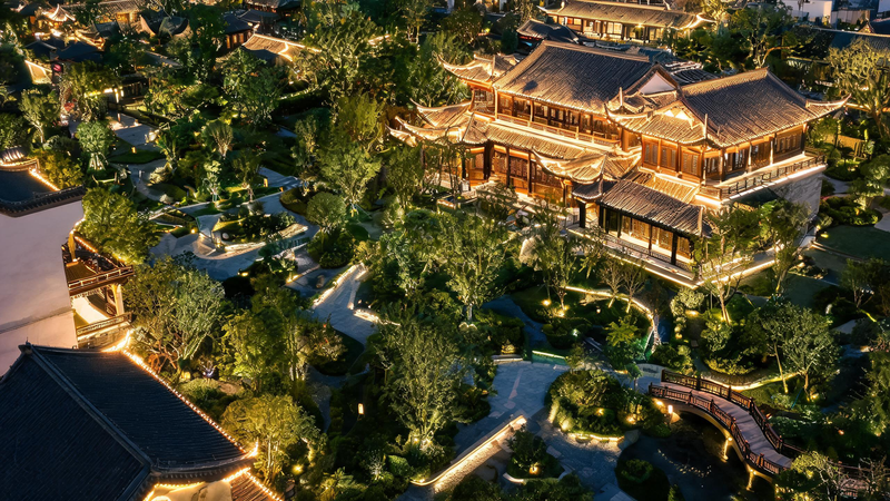 jimeng-2026-07-24-3935-图片主题：户外文旅园林景观高显色 COB 灯带亮化工程实景图 画面风格：夜景写实...